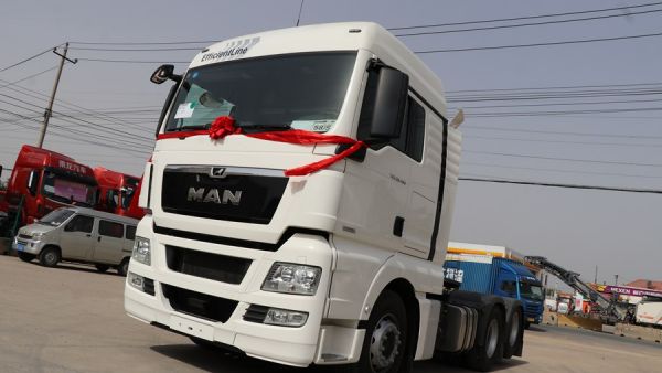 这是德国曼在国内主销的牵引车,480马力+驾驶室大空间,价格不到70万