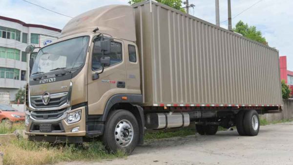 9米8超大货箱轻松装60方，还有双卧铺车型，实拍奥铃大黄蜂载货车