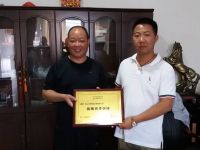 拥有百余台欧曼重卡,这家物流老板说:欧曼动力好、省油