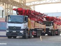 奔驰第四代外观三一上装，炮筒式仪表盘还有卧铺，阿洛斯泵车实拍