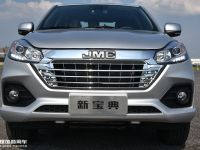 全新动力国六排放,5.7米大货箱承载超强,江铃新宝典皮卡下线