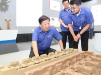 谭旭光:员工们辛苦啦!