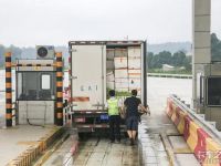 蓝牌货车拉绿通怎样才免费？按行驶证还是18吨？官方解答来了