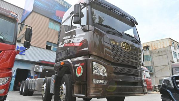 高顶双卧平地板载货车火了,都有哪些车型推荐?先带您看看解放JH6