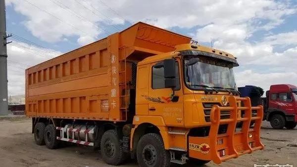运价为什么一降再降?看看这些超载车,能装还低价竞争让人绝望