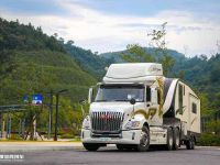 实拍用户购买的格尔发V7长头卡车，临时拖个房车，别说造型还真搭配