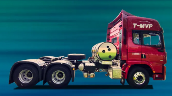 德龙X5000国六天然气牵引车，这才是重卡该有的精气神