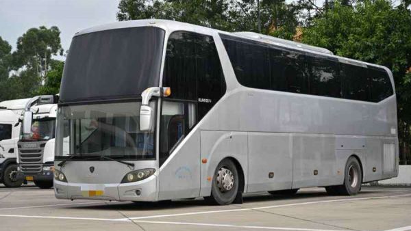 座椅比沙发舒适,能唱卡拉OK?十年前的斯堪尼亚豪华国产客车实拍