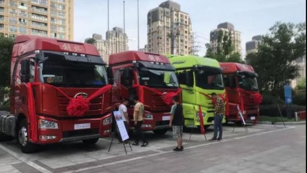 现场订车547辆！解放J6P 460质惠版牵引车在阜阳卖爆了！