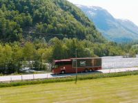 高端客车也能拉货？豪华座椅加大货箱，带您看沃尔沃客货混装巴士