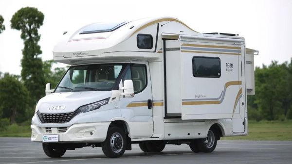 大额头更宽敞，解析铂驰帕亚尼进口依维柯国六房车