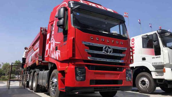 杰狮AMT重卡+智能半挂，适合粮食、砂石料运输，卸车最快40秒