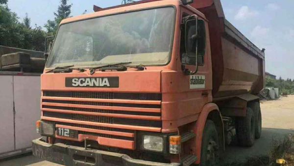 这批报废的斯堪尼亚2系残车，竟是经典的卡车，可惜只跑了一万多公里