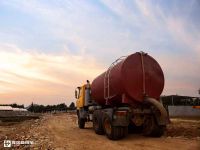 车主收藏了一台太脱拉T815重卡，经典的风冷内八字，如今还在倒短