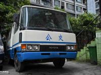 日系中巴经典车型，平顶二代丰田考斯特还记得吗？现在相当少见了