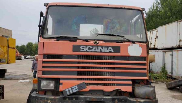 经典的斯堪尼亚2系残车实拍，偶遇奔驰4160大件运输车，提加一周好文推荐