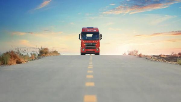 安全、效率都能做到,红岩杰狮C6 LNG重卡,真正的实力重卡