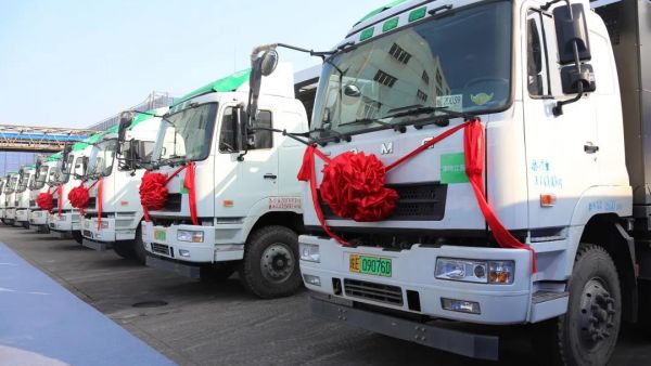 助力江苏绿色港口建设，华菱新能源重卡在南京港投入使用