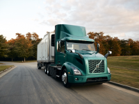 车货总重最大37吨，续航超241公里，沃尔沃北美正式发布VNR纯电动重卡