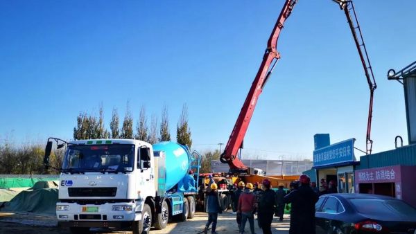 中国电动汽车百人会副理事长董扬调研华菱纯电动搅拌车