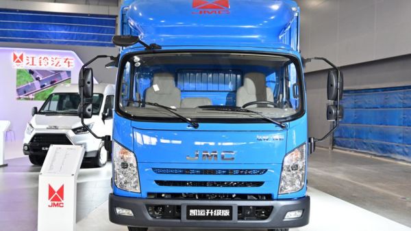 宽体驾驶室五十铃动力，配原厂车厢，江铃凯运升级版轻卡只要十万块？