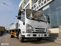 同步日本最新驾驶室，内饰变得高端豪华，江西五十铃翼放EC5轻卡实拍