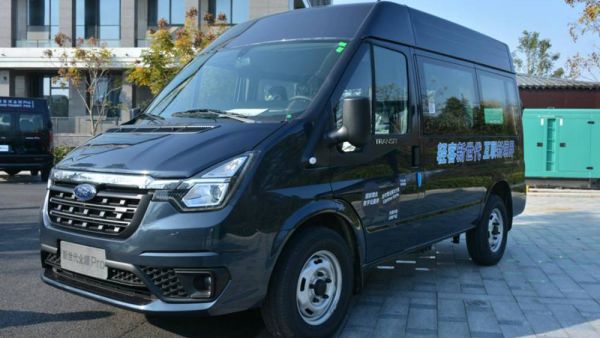 高端轻客市场领跑者，国六自动挡客货两用，新世代全顺Pro实拍