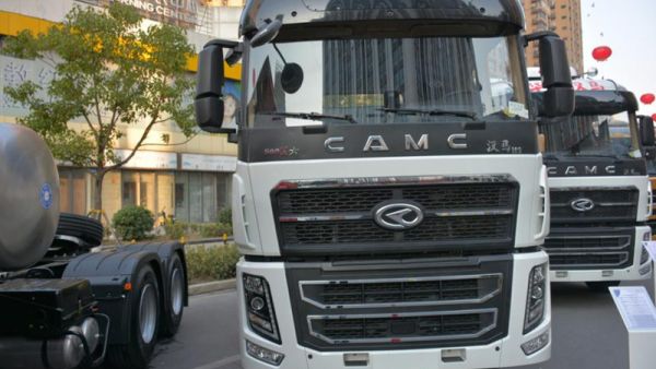 华菱的旗舰卡车到底长啥样？国六560马力自主三大件，外观造型真强悍