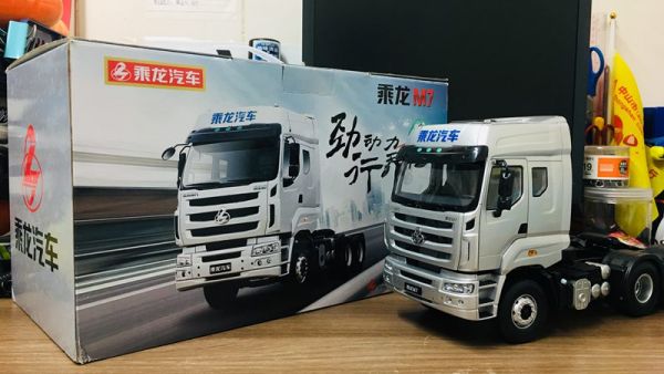 乘龙推出的第二款卡车模型,做工优秀价格美丽,乘龙M7牵引车模型开箱