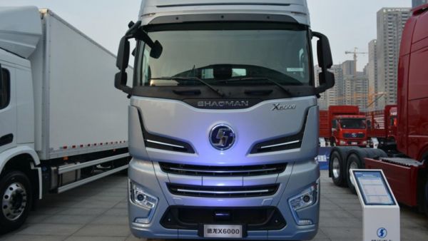 大气瓶能跑快递，15升潍柴发动机，德龙X6000燃气重卡配置真高端