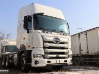 日野二代普罗菲亚重卡来了，镀铬前脸外观大变，国六底盘做工讲究