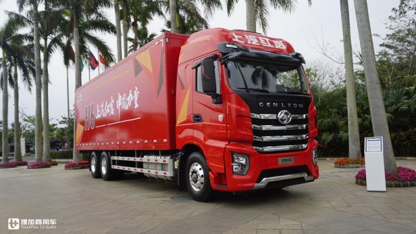 双节货箱最大130方容积,杰狮H6中置轴载货车亮相,安全配置到位