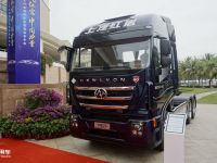 天然气卡车也高端,自动挡加液力缓速器,红岩这款LNG牵引车配置真不错