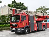 曼恩底盘前后桥都是气囊悬架，卢森堡亚云梯消防车实拍，装备真高级