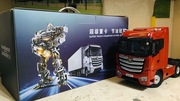 开箱欧曼EST旗舰重卡模型，底盘精致内饰怎么样？实拍带您看看