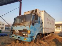 报废停车场的经典卡车,它被称为不死神车,27年车龄的五十铃840载货车实拍