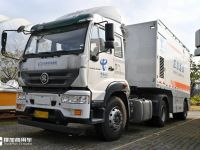 绝对少见，这款通信设备牵引车，用的竟然是重汽斯太尔底盘！