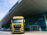 致敬“她力量”，MAN商用车惊喜定制WOMAN TGX