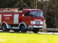 让上世纪70年代的奔驰卡车依然奔驰在路上，一个年轻小伙与一辆老旧卡车的故事