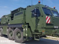 利勃海尔向公众展出G-BKF装甲救援起重机,再带您好好看看这款战地“机甲怪兽”