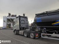 最宽处超过1.06米，卧铺最大的欧洲卡车，XXL驾驶室的沃尔沃FH在媒体评测中获好评