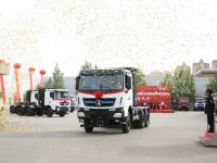 北奔重汽举行首钢集团首运物流首批北奔新能源电动车交车仪式