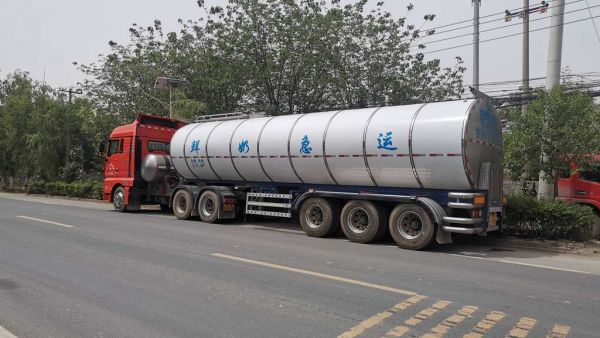 张师傅：运牛奶，汕德卡燃气车靠谱！