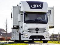 属于“人”和“马”的豪华房车，带您见识一辆奔驰Antos底盘打造的豪华运马车