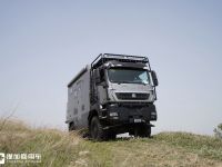 外观和曼一样霸气,带您见识一辆豪沃TX底盘打造的越野房车