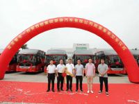 金龙高端旅游客车批量交付西安西旅！