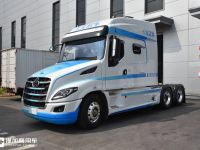 驾驶室加长75厘米，房车化配置的美式长头卡车来了，乘龙T7L智慧+房车实拍