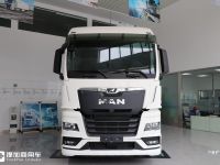 这是国内销售的新一代曼恩TGX牵引车顶配车型？这配置卖80多万，优势明显！