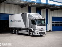 最大续航400公里，奔驰发布首款量产纯电动重卡eActros