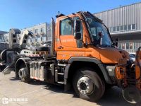 能跑在公路上，也可以行驶在铁轨上，原装进口的乌尼莫克U423路轨两用除雪车实拍